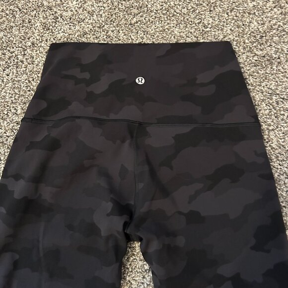 Lululemon Wunder Under Scalloped Hem High Rise Cropped Leggings, size 8 - Picture 8 of 9